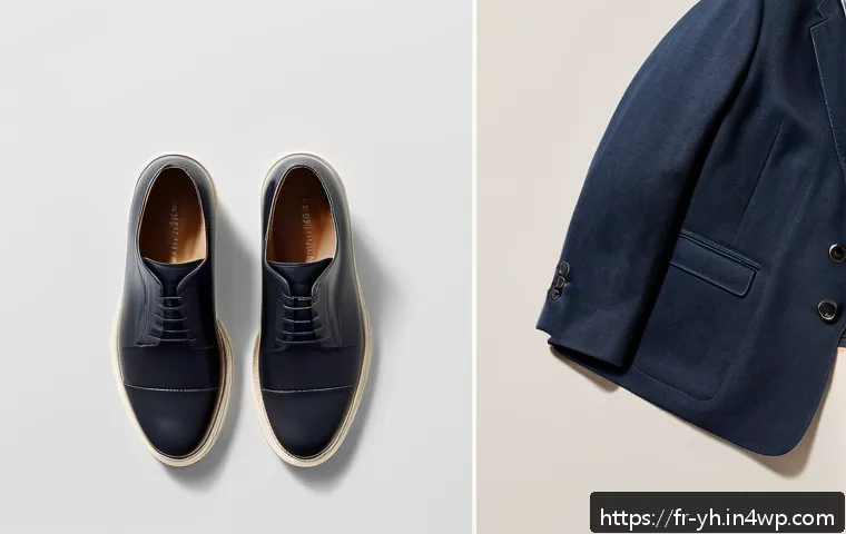 남성 캡슐 옷장 구성 아이디어 - A stylish minimalist wardrobe flat lay featuring essential versatile clothing pieces laid out on a n...